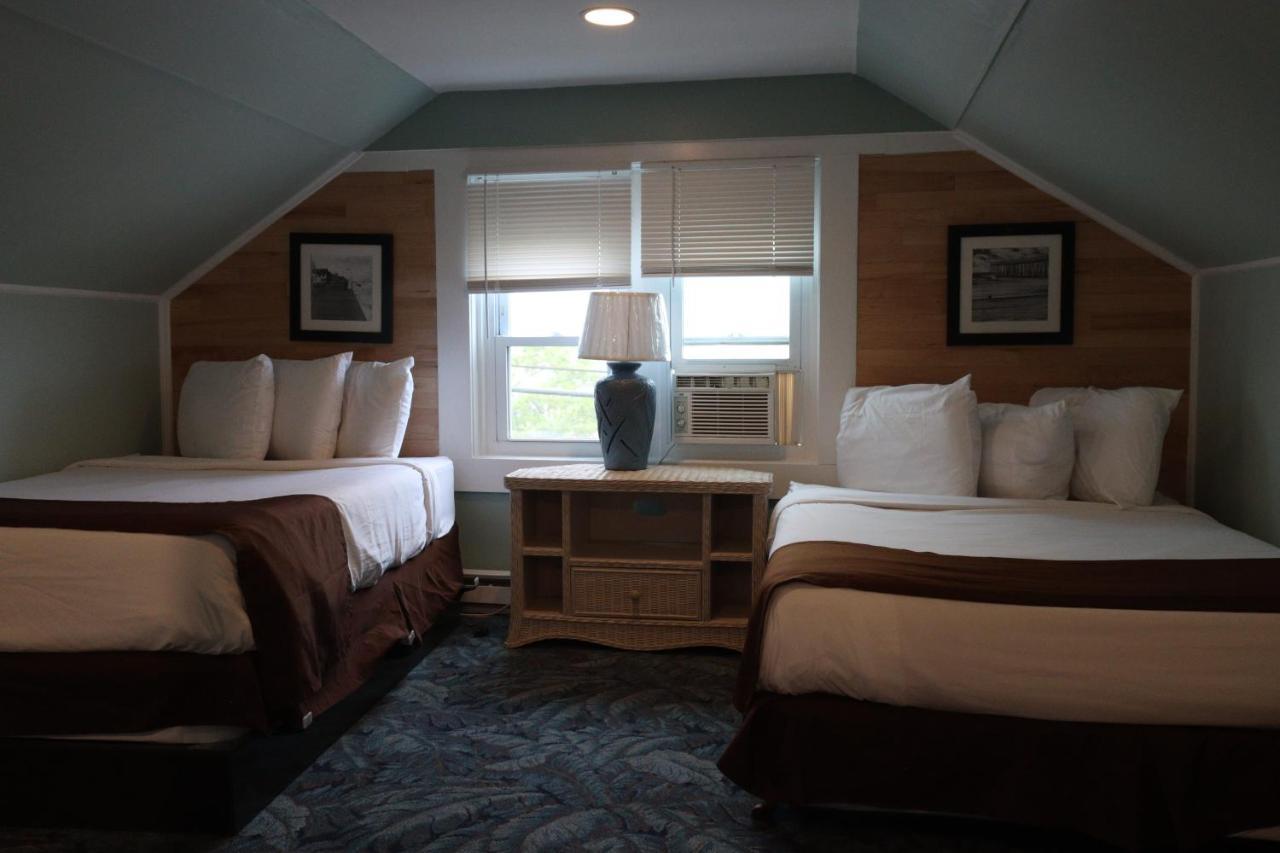 Motel The Burgundy And