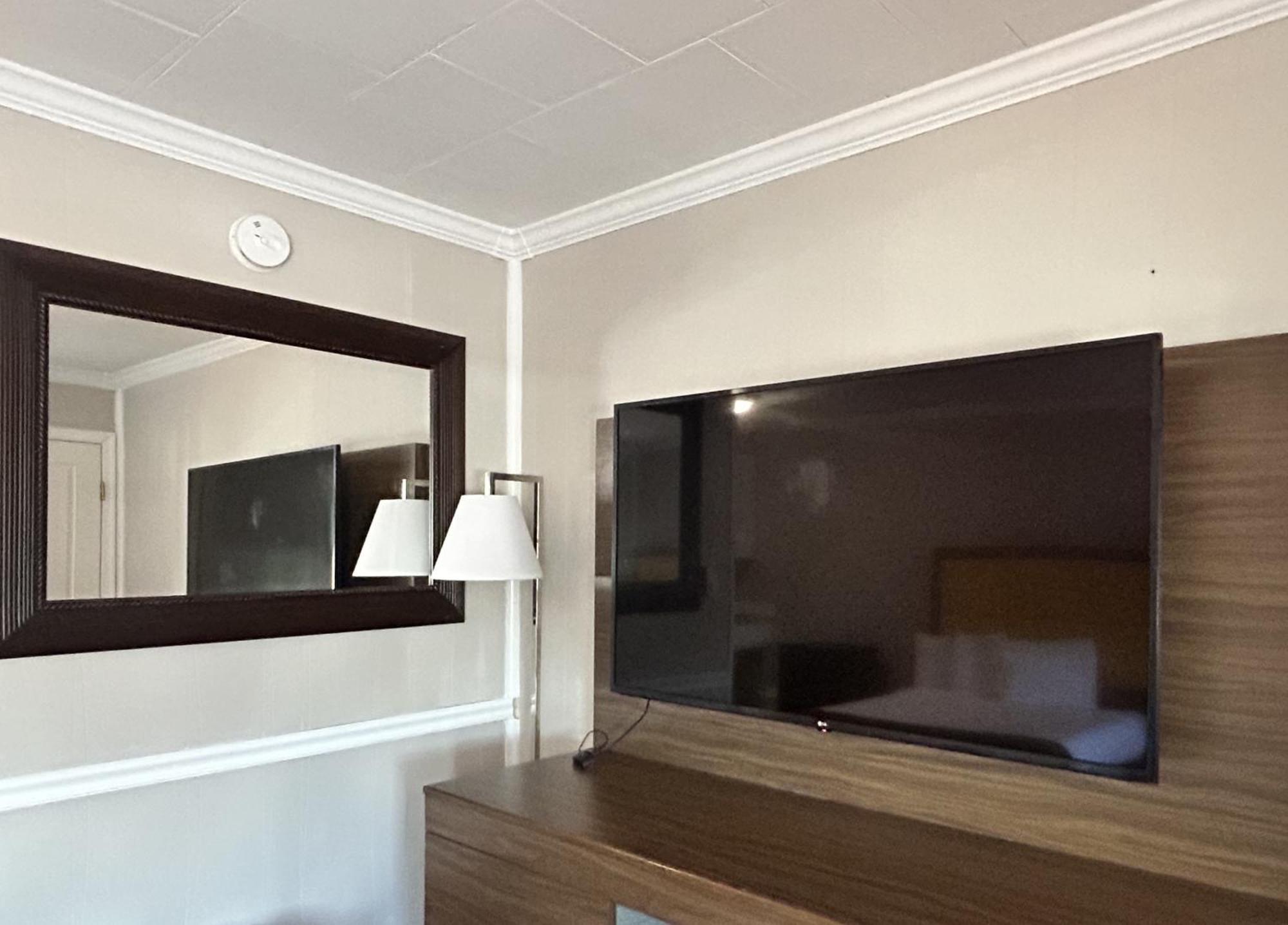The Burgundy And Motel