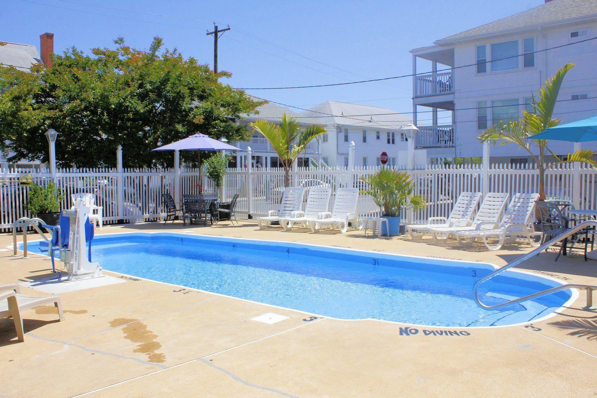 The Burgundy And 2* Ocean Stadt